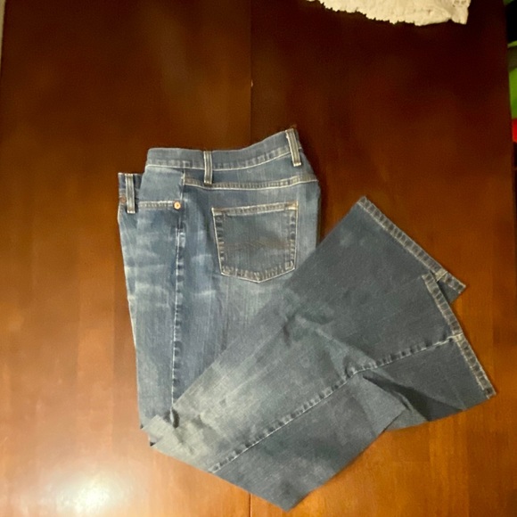 Lucky Jeans - Picture 6 of 7